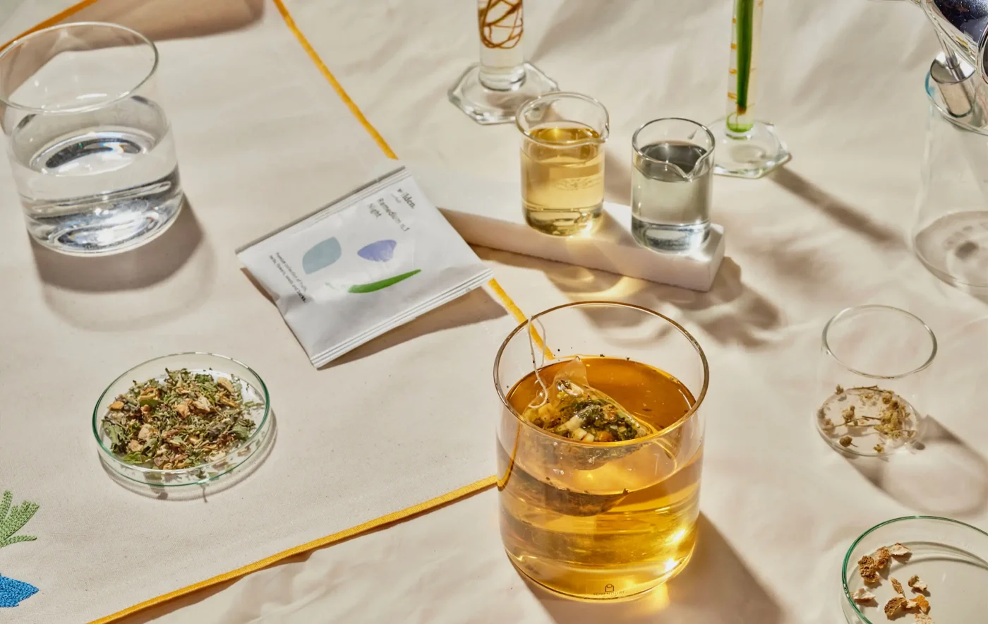 Tisana Wilden in tazza di vetro durante la pausa